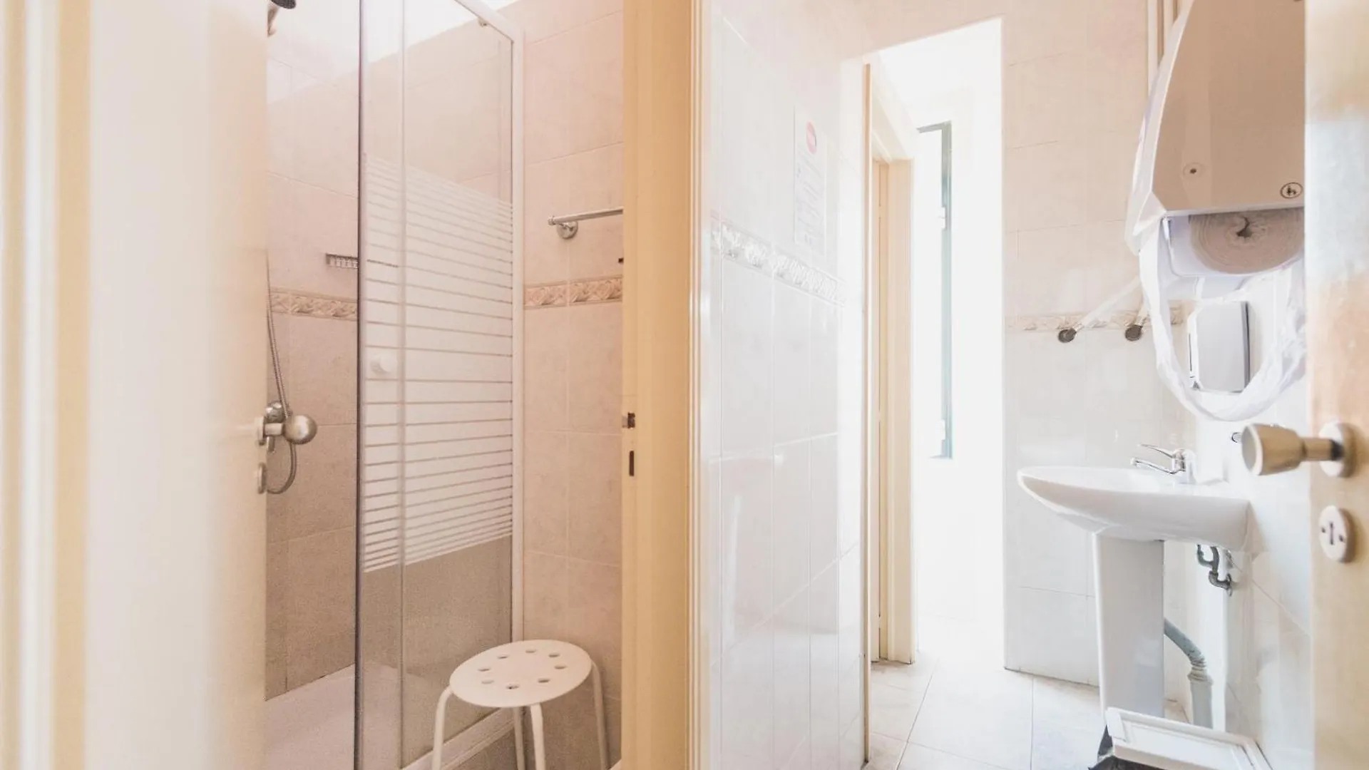Wot New Lisbon Hostel