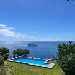 Irlandas Seaside Villa Funchal (Madeira)
